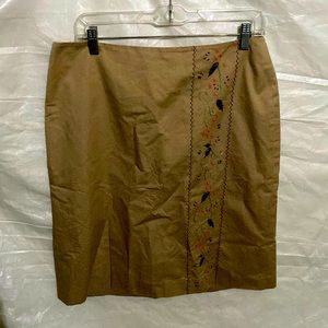 23-8 ANN TAYLOR tan floral embroidered skirt 10
